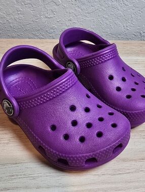 Crocs Toddler Girls 6 Purple C6 Shoes